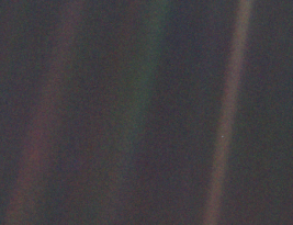 نقطه آبی کمرنگ